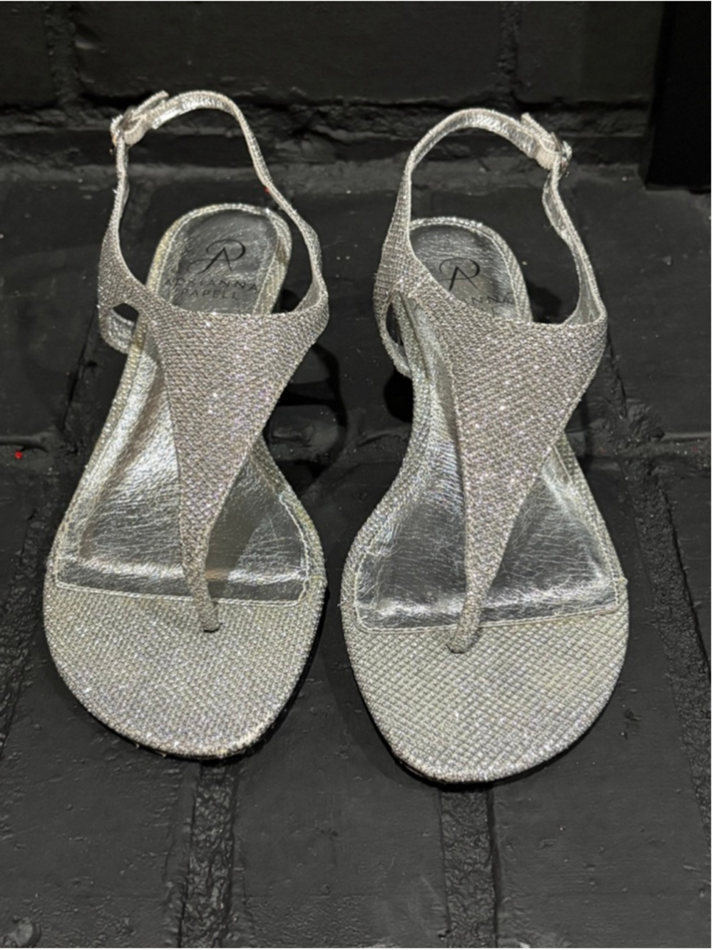 Women's Adrianna Papell Silver Glitter Thong Sandals Size 8.5